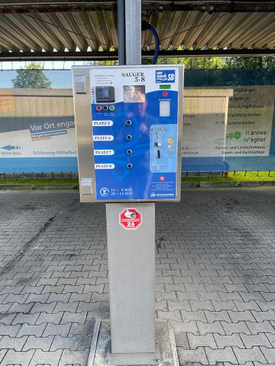 SB-Waschplatzanlage inclusive Imbiss mit Gastraum und Außenterrasse – Bedienautomat Sauger