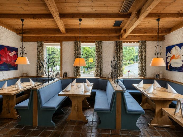 Etabliertes Hotel- &amp; Gastro-Anwesen am Wiehengebirge umfassend modernisiert – Restaurant