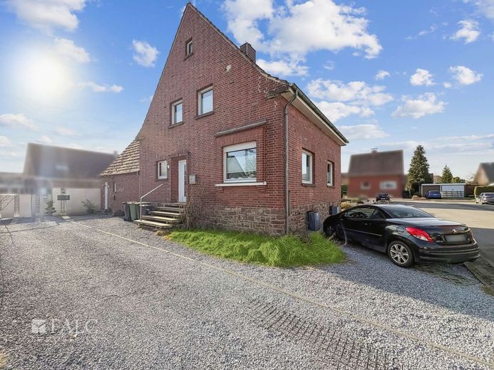 Gepflegtes Einfamilienhaus in ruhiger Sackgassenlage – Außenansicht