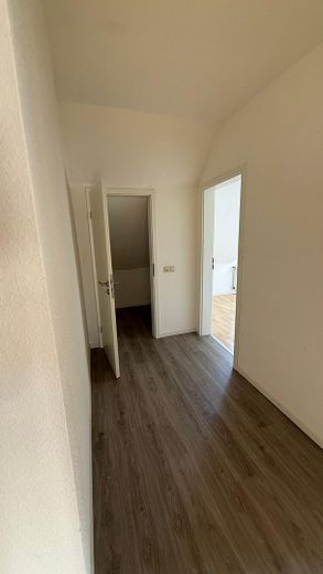 Flur zum Abstellraum u. SZ