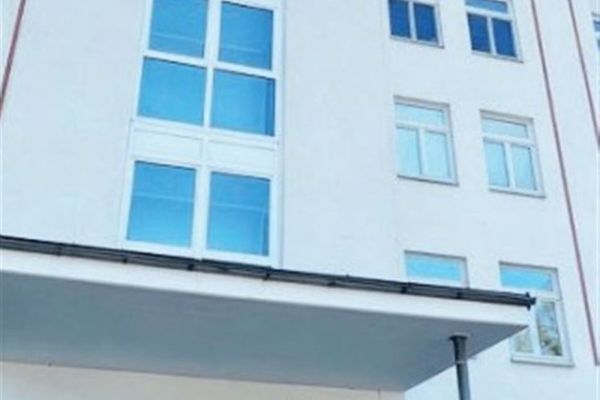 ¡Amplia unidad comercial, adecuada para restaurante o consultorio, en una ubicación inmejorable!