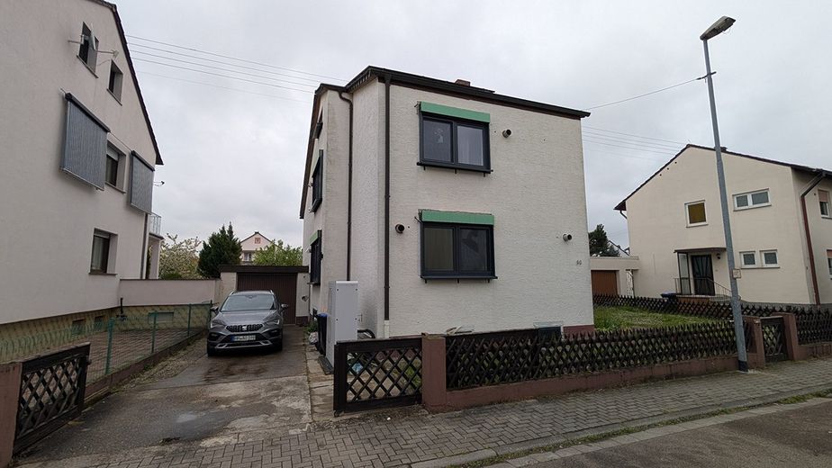 Modernisiertes Familienhaus mit Pool, Sauna, Smart Home & PV-Anlage – Foto 3