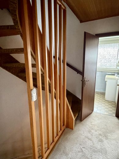 Casa a schiera di testa tranquilla e centrale a Norderstedt vicino ad Amburgo – Flur 1. OG mit Treppe zum 2.OG