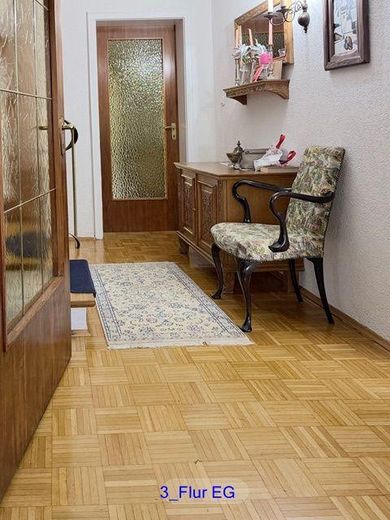 Viel Platz für Ihre Familie in einem gepflegten Reihenmittelhaus in Dachau – Flur
