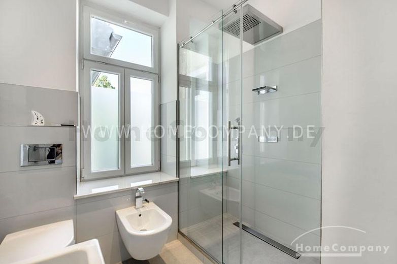 Schöne, hochwertige möblierte 4-Zimmer-Altbauwohnung mit Balkon in Schwabing – f7a29f387af5afc7d24fd3345e476752118f5df7.jpg