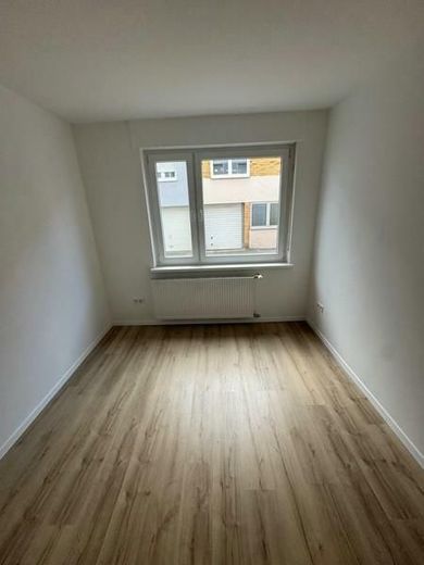 Erdgeschoßwohnung - Innenstadt - alles zu Fuß erreichbar - beste Wohnlage - worauf Warten? – 12 Zimmer