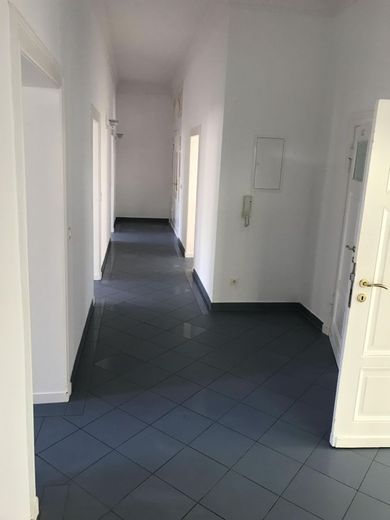 Stilvolle helle 6-R-Wohnung ca.160 m² in MD.Stadtfeld-Ost zu vermieten. – Flur