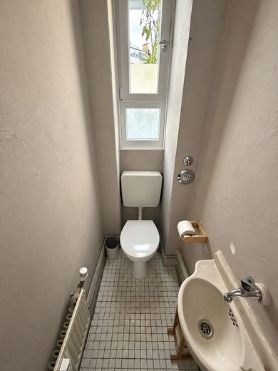 Möbliert & all inclusive: 4,5-Zimmer-Altbauwohnung Hamburg-Neustadt ab Nov '26 – Gäste WC