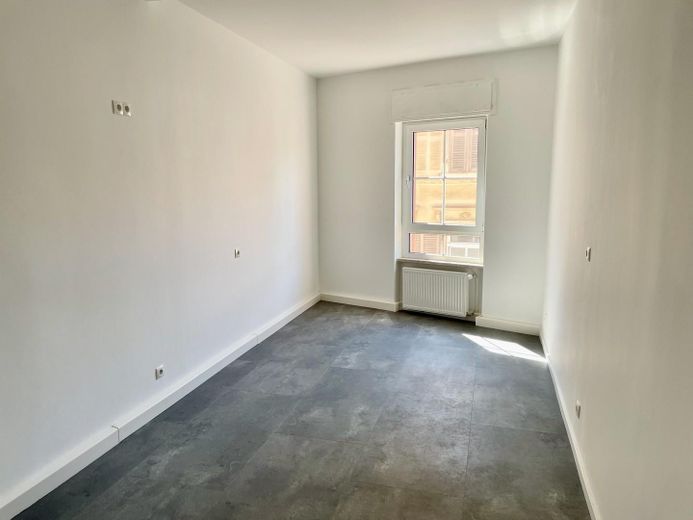 Frisch saniert: 4ZKB, 116 m² + Kellerabteil, Fußgängerzone – 2,70 m Deckenhöhe, Haustechnik neu – Küche