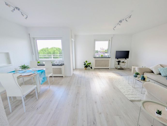 PROVISIONSFREI - sofort einziehen - Helle 3-Zimmerwohnung mit Blick zur Pfalz, komplett renoviert – Wohnbereich