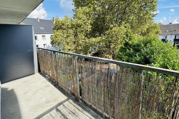 Attraktive, lichtdurchflutete 2,5-Zimmer-Wohnung mit Balkon