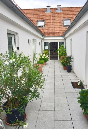 Wohnungseingang im Atrium OG