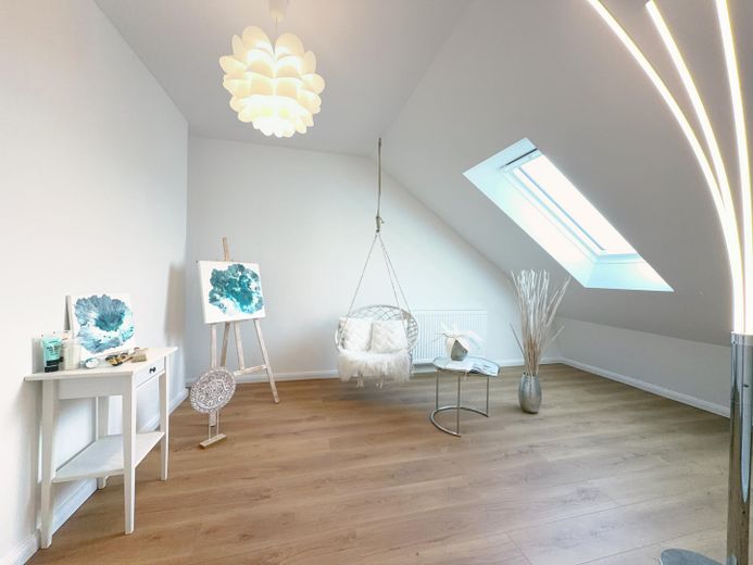 Großes, modernes Reihenhaus, sofort bezugsfrei! – extra Zimmer im Dach