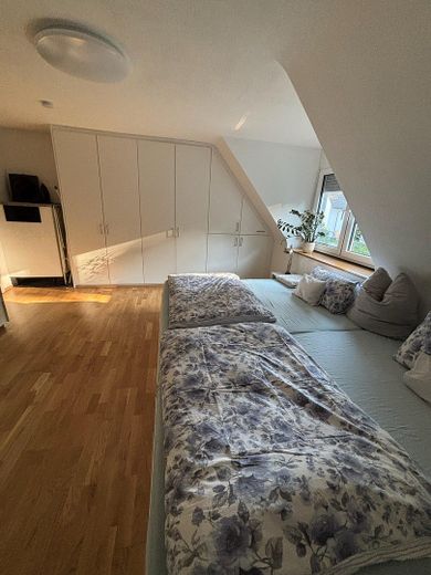 Schlafzimmer mit Einbauschrank