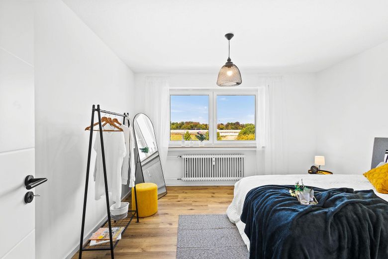 Sofort einziehen! Helle, moderne und lichtdurchflutete 4,5-Zi. Wohnung in guter Lage in Straubing! – Schlafzimmer