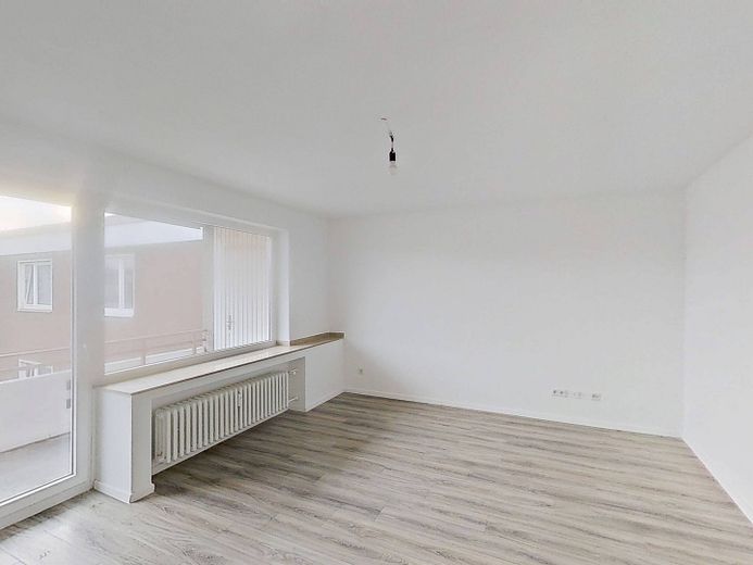 Moderne 3-Zi.-Whg. mit BALKON in Duisburg-Marxloh – Ansicht I: Wohn- und Esszimmer
