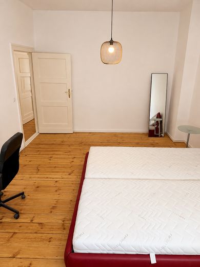 2,5 Zimmer Altbau, provisionsfrei! – Schlafzimmer seitlich