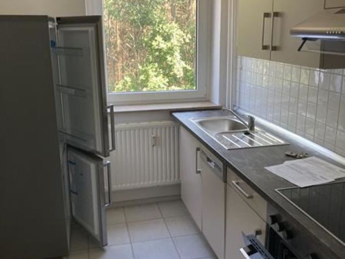 Gemütliche 3-Zimmer mit neuem Laminat, Wanne und Garage in guter Lage! – Foto 1