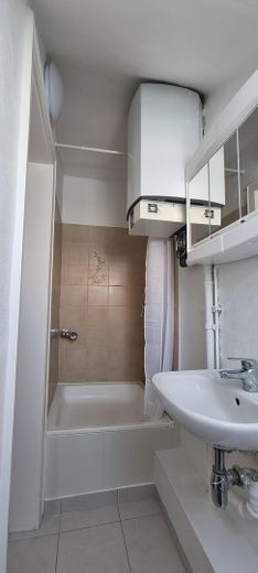 Beautiful and renovated 1.5-room apartment Stuttgart West – Bad Ansicht 2