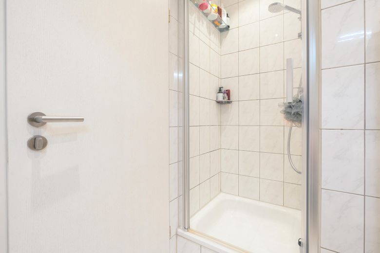 Vollbad (hier: Dusche)