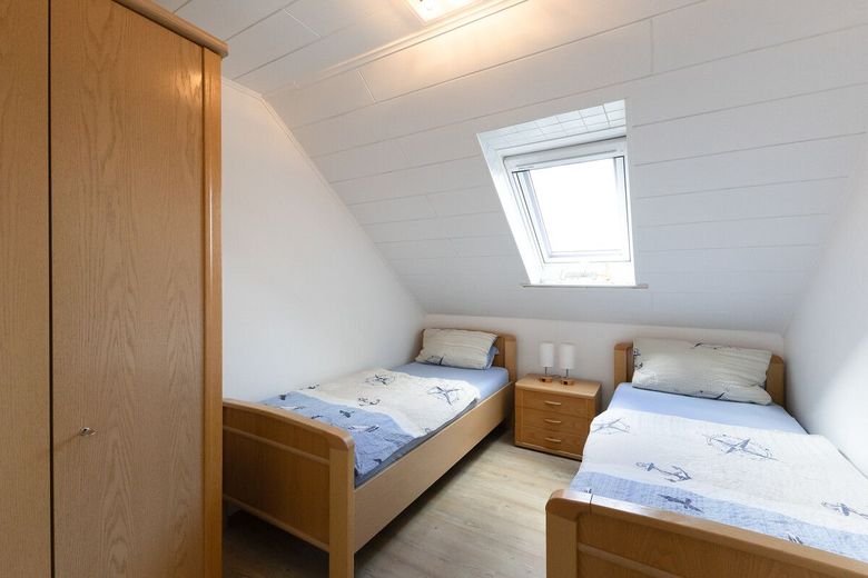 Herzensheim für große Träume - XXL-Haus mit Traumgarten &amp; Wintergarten – Schlafzimmer FeWo 2