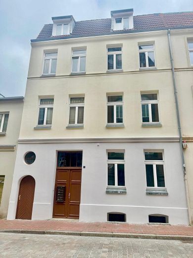 Modernisierte 2 Zimmer-Wohnung in Top Lage – Fassade