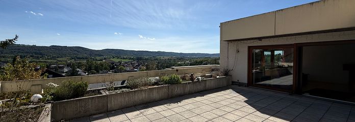 4 Zimmer mit Aussicht – Terrasse, Wärmepumpe, Garage und Stellplatz inklusive – Sonnenterrasse