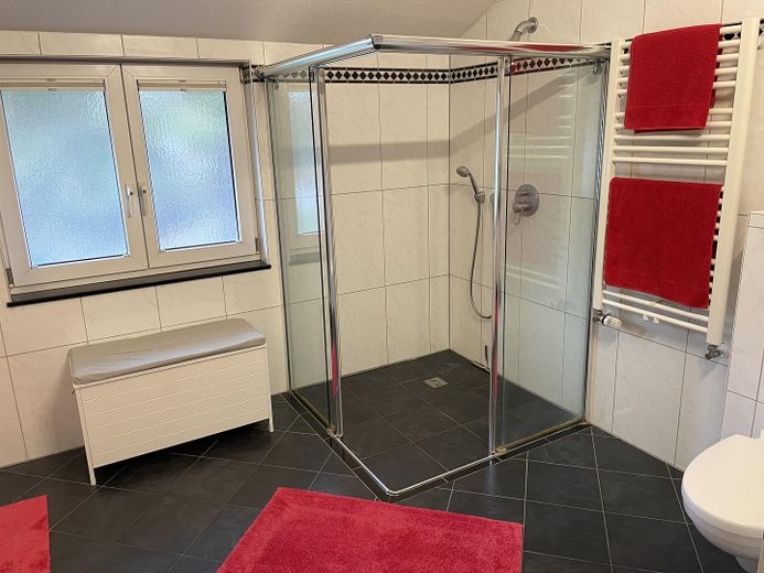 Familienfreundliche DHH in ruhiger Lage von Hamburg-Sasel *Provisionsfrei* – Bad