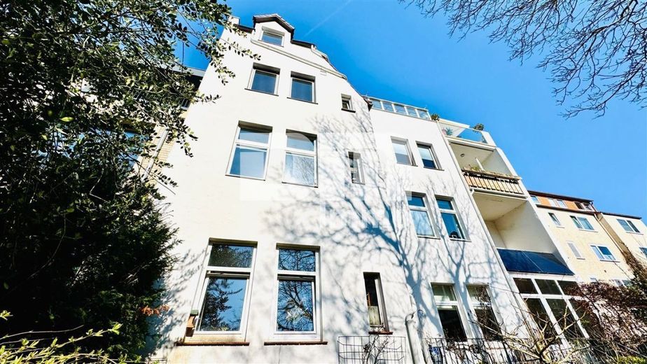 Hochwertige 5-Zi Wohnung in Traumlage mit Balkon in gepflegter Jugendstil-Villa + Panoramablick – Rückansicht