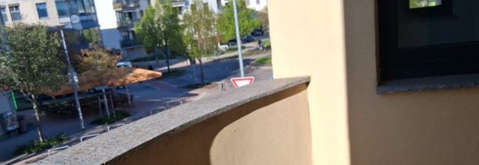 Пропозиція: дружня світла 4-кімнатна квартира з балконом на 2-му поверсі, прибл. 105 м², у Магдебурзі-Альте-Нойштадт, здається в оренду.