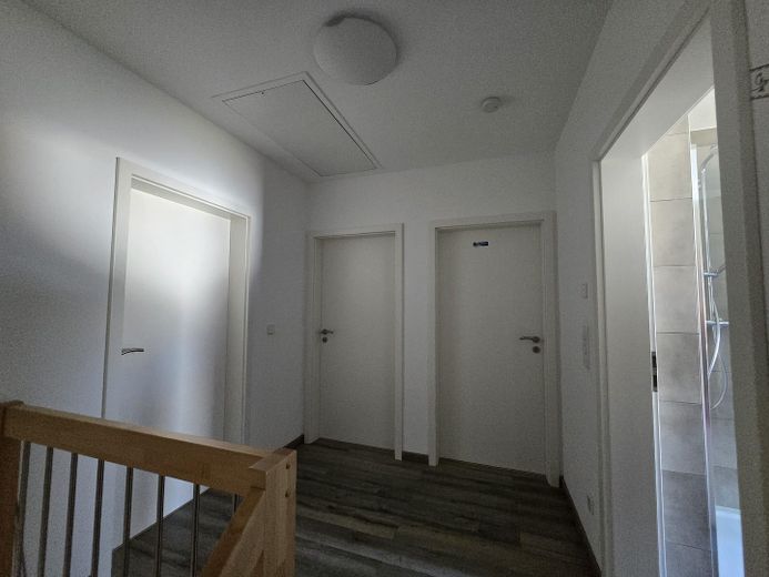 Provisionsfreies Einfamilienhaus mit Photovoltaik, Doppelgarage und gepflegtem Garten – Фотографія 17