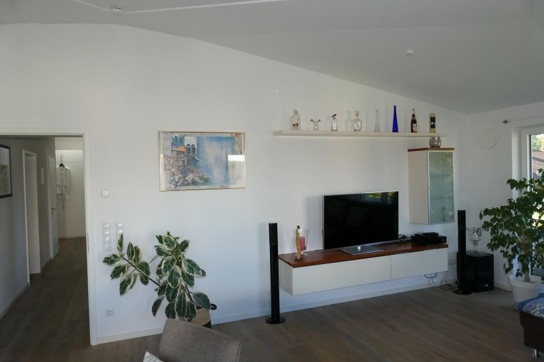 PROVISIONSFREI! Exklusives 4-Zimmer Penthouse in ruhiger Lage in Rosenheim Süd – Wohnbereich