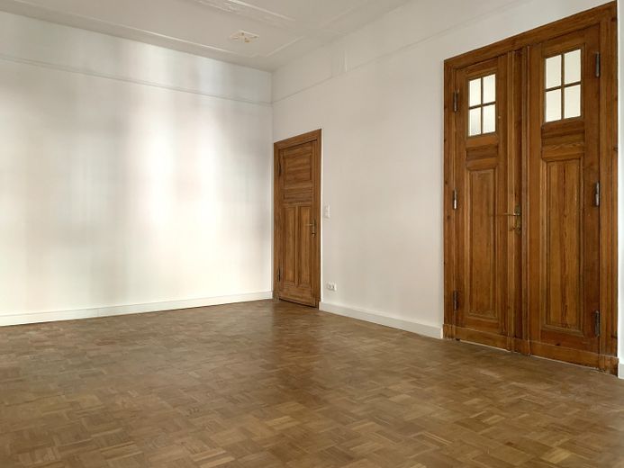 Gründerzeitwohnung in ruhiger KuDamm Seitenstraße – Wohnzimmer