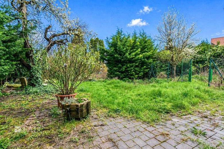 Liegenschaft zur Projektentwicklung mit Wertsteigerungspotential – Garten