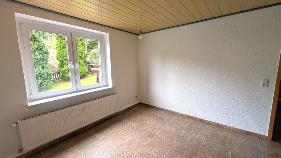 Idyllisch mit Schlossblick - großzügige renovierte 5-Zimmer-Wohnung mit 114 m² & 2 Bädern – Wohn- / Schlafraum
