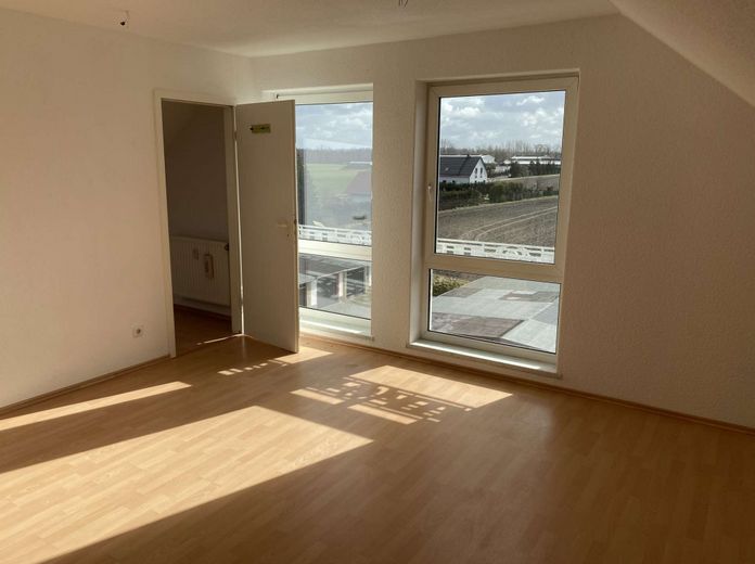 appartamento 2/3 ovvero 5 locali, appena ristrutturato, luminoso, tranquillo, con cucina componibile – Wohnzimmer
