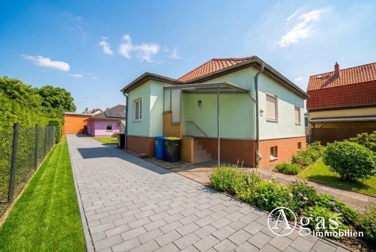 Seltene Gelegenheit: Zwei Häuser auf großem Grundstück in Bernau – Außenansicht