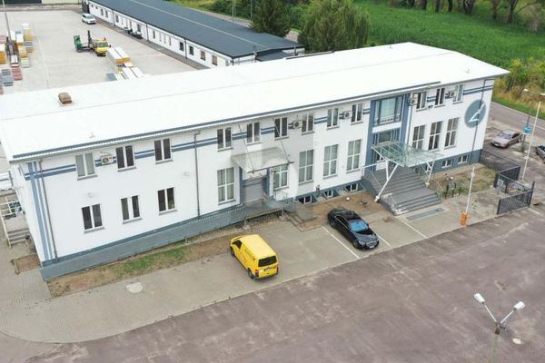 ÁREA COMERCIAL CON PRODUCCIÓN, ALMACÉN Y OFICINA