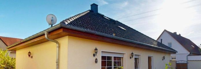 Ohne Käuferprovision - Ebenerdig wohnen im Bungalow + große Halle für Lagerung & Gewerbe