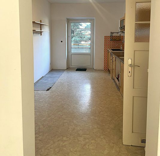2,5-Zimmer-Altbauwohnung mit Balkon in Untergiesing, Denkmalschutz – Küche -> Hof