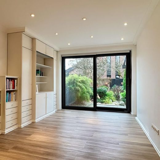 Raum mit Gartenzugang 