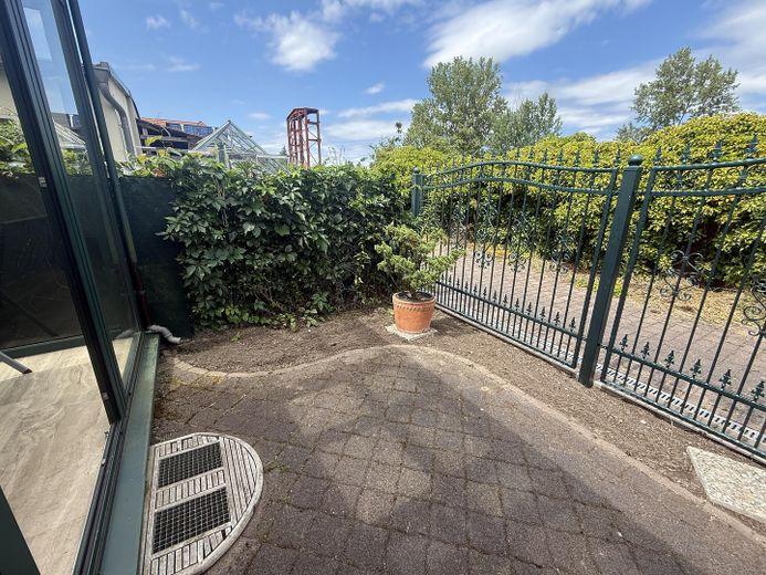 hochwertig saniertes Reihenhaus mit EBK, Wintergarten, provisionsfrei – Garten