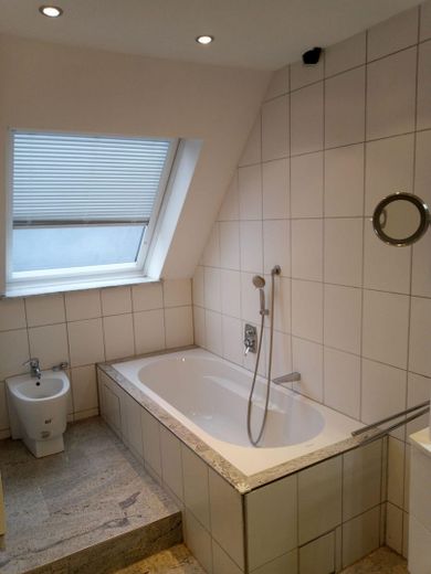 Bad mit Wanne und Bidet
