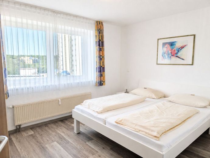 Nur wenige Schritte zum Sandstrand - direkt am 
Wernerwald und ideal für die Ferienvermietung – Schlafzimmer