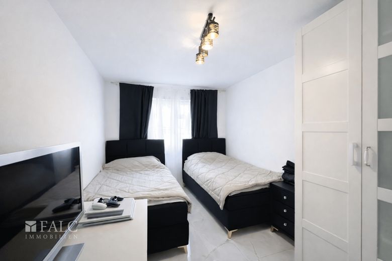 Zwischen Köln und Düsseldorf: Großzügige 4-Zimmer-Terrassenwohnung mit 118 m² und TG-Stellplatz – Schlafzimmer..