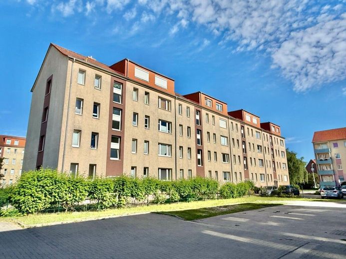 HORN IMMOBILIEN++ Neubrandenburg, renovierte 3-Raum Eigentumswohnung mit Balkon -bezugsfrei- – Nutzen Sie Ihre Chance!