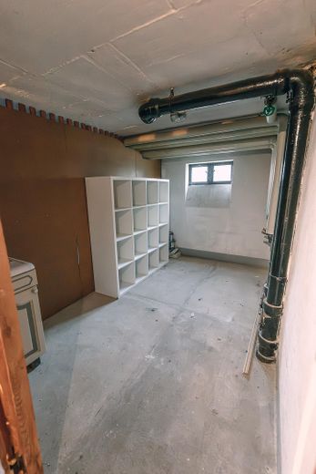 Natychmiast dostępne: piękne mieszkanie 2-pokojowe z loggią od zachodu i zmodernizowaną łazienką – Eigenes Kellerabteil