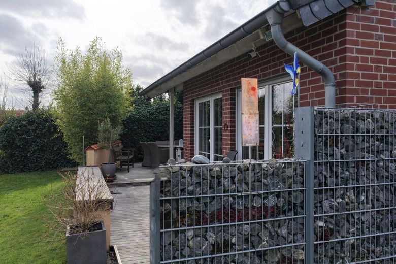 Freistehendes Einfamilienhaus mit Einliegerwohnung – Terrasse