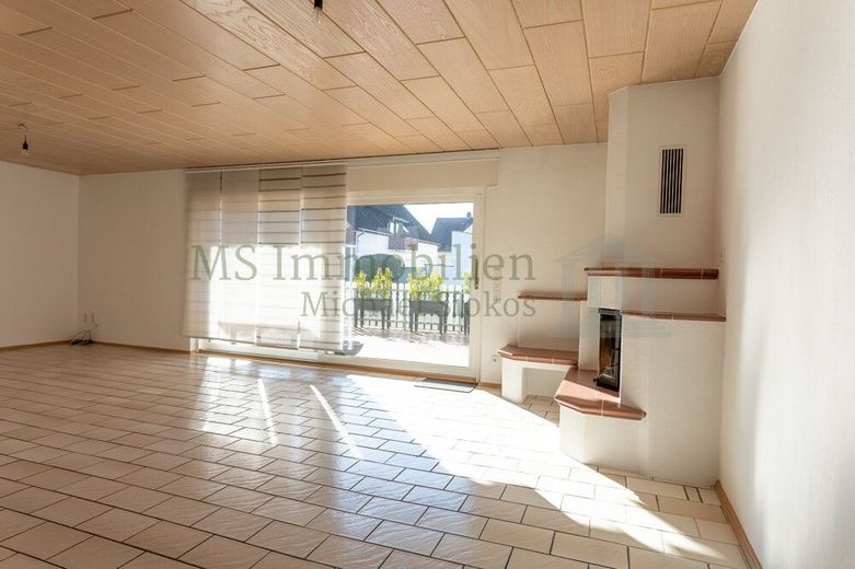 *** Charmante 4-Zimmer-Hochparterre-Wohnung mit Terrasse und Garten *** – Wohn-Essbereich Ansicht 4