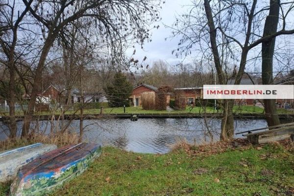 IMMOBERLIN.DE - Excellent building plot with water access in a scenic location